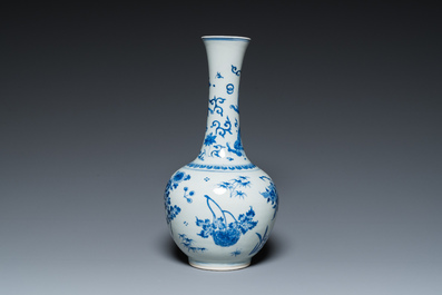 A Chinese blue and white bottle vase with a dragon on the neck, Transitional period