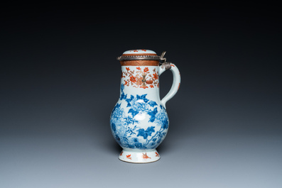 Verseuse couverte, bol &agrave; anse en argent et deux sauci&egrave;res en porcelaine de Chine, Kangxi/Qianlong