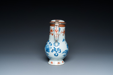 Verseuse couverte, bol &agrave; anse en argent et deux sauci&egrave;res en porcelaine de Chine, Kangxi/Qianlong