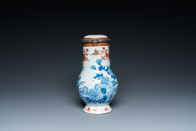 Verseuse couverte, bol &agrave; anse en argent et deux sauci&egrave;res en porcelaine de Chine, Kangxi/Qianlong