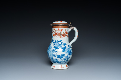 Verseuse couverte, bol &agrave; anse en argent et deux sauci&egrave;res en porcelaine de Chine, Kangxi/Qianlong