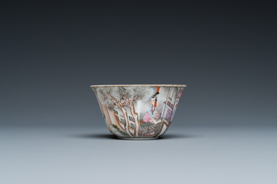 Tasse et soucoupe en porcelaine de Chine famille rose &agrave; d&eacute;cor exceptionnel, Yongzheng
