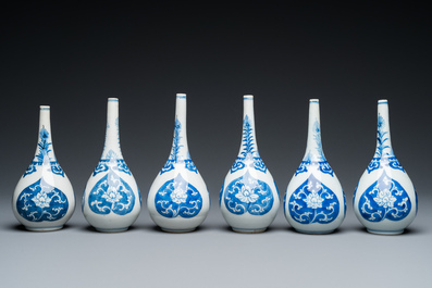 Zes Chinese blauw-witte sprenkelaars voor rozenwater, Kangxi