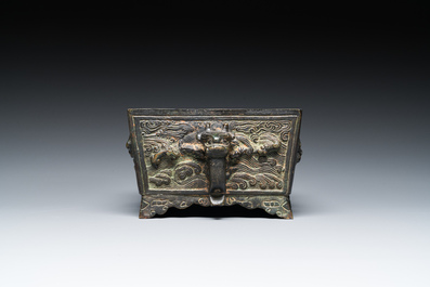 Br&ucirc;le-parfum de forme carr&eacute;e en bronze &agrave; inscription &agrave; l'int&eacute;rieur, Chine, Ming