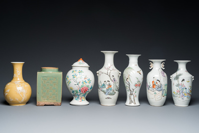 Een diverse collectie Chinees famille rose en monochroom porselein, 18/20e eeuw