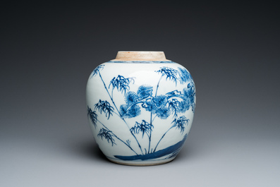 Een Chinese blauw-witte 'drie vrienden van de winter' pot, Kangxi