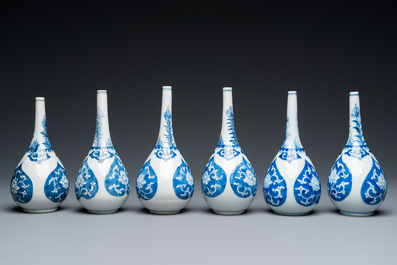 Zes Chinese blauw-witte sprenkelaars voor rozenwater, Kangxi