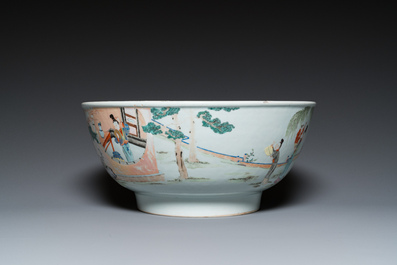 Grand bol en porcelaine de Chine famille rose &agrave; d&eacute;cor de femmes et d'enfants jouant, Yongzheng