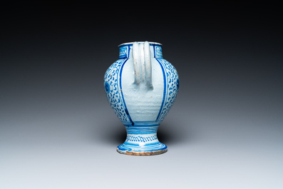 A blue and white Antwerp maiolica 'alla porcelana' syrup jar, 2nd half 16th C.