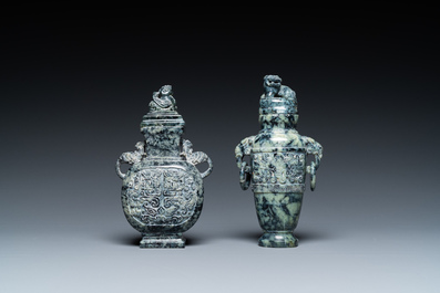 Deux vases couverts en marbre sculpt&eacute;, Chine, Qing