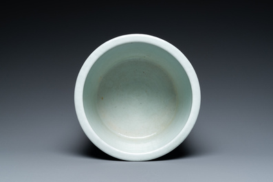 Pot &agrave; pinceaux en porcelaine de Chine en bleu et blanc, 19&egrave;me