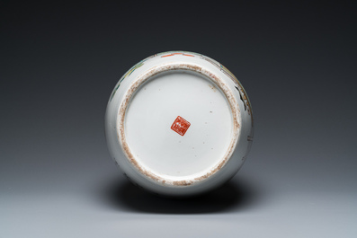 Vase en porcelaine de Chine qianjiang cai &agrave; d&eacute;cor d'antiquit&eacute;s, sign&eacute; Fang Jiazhen 方家珍, 19&egrave;me