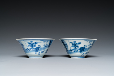 A pair of Chinese blue and white bowls, 18/19th C.