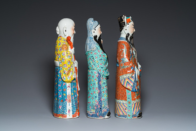Trois figures de Dieux d'Etoiles en porcelaine de Chine famille rose, marque de Mao Ji Sheng Zao 茂記生造, 19/20&egrave;me