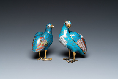 Twee Chinese cloisonn&eacute; dekseldoosjes in de vorm van kwartels, Qing