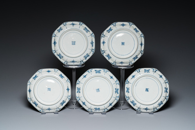 Five octagonal Japanese blue and white Arita tea ceremony plates, Edo, 18th C.