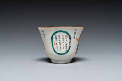 Tasse et soucoupe en porcelaine de Chine famille rose &agrave; d&eacute;cor 'Wu Shuang Pu', 19&egrave;me
