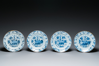 Huit assiettes en porcelaine de Chine en bleu et blanc, Kangxi