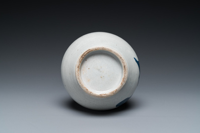Trois plats et un vase en porcelaine de Japon, Edo, 17/19&egrave;me