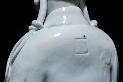 Sculpture de Guanyin en porcelaine blanc de Chine de Dehua, marque de Boji Yuren 博及漁人, 19/20&egrave;me