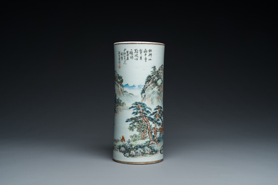 Porte-chapeau en porcelaine de Chine qianjiang cai, sign&eacute; Wang You Tang 汪友棠 et dat&eacute; 1903