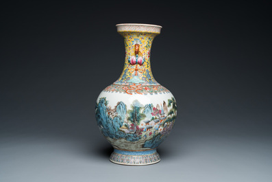 Vase en porcelaine de Chine famille rose &agrave; d&eacute;cor d'un paysage montagneux, marque de Qianlong, 20&egrave;me