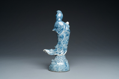 Een Chinese blauw-witte Guanyin met kind, Cai Fu Ji 蔡福記 merk, Republiek