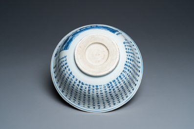 Bol &agrave; d&eacute;cor de l'ode &agrave; la Falaise rouge en porcelaine de Chine en bleu et blanc, &eacute;poque Transition