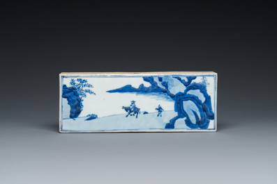 Carreau de forme rectangulaire en porcelaine de Chine en bleu et blanc, Kangxi