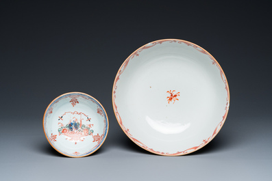 Twelve Chinese famille rose and Imari-style porcelain plates, two bowls and a platter, Kangxi/Qianlong