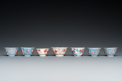 Sixteen Chinese famille rose and Imari-style saucers and seven cups, Kangxi and later