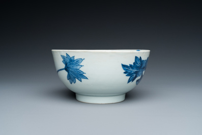 Een Chinese blauw-witte 'Bleu de Hue' kom van een koninklijke missie voor de Vietnamese markt, T&acirc;n Sửu  辛丑 merk, gedat. 1841