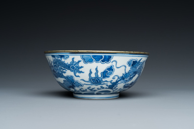 Een Chinese blauw-witte 'Bleu de Hue' kom voor de Vietnamese markt, Minh Mang Nian Zhi 明命年製 merk, ca. 1830-40