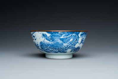 Bol en porcelaine de Chine 'Bleu de Hue' pour le Vietnam, marque de Gia Lạc  嘉樂, vers 1820-40