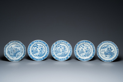 25 assiettes en porcelaine de Chine en bleu et blanc, Qianlong