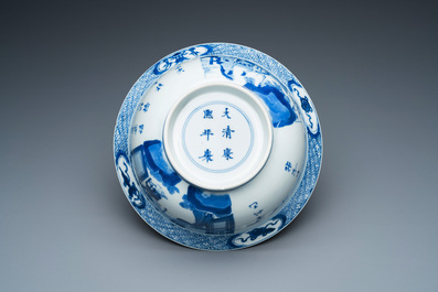 Bol en porcelaine de Chine en bleu et blanc figurant des po&egrave;mes, marque et &eacute;poque de Kangxi