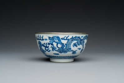 A Chinese blue and white 'Bleu de Hue' bowl for the Vietnamese court in Huế, Thieu Tri and Minh Mang 紹治明命 mark, 19th C.