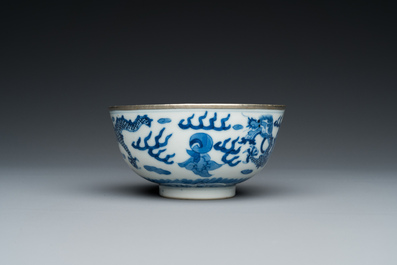 A Chinese blue and white 'Bleu de Hue' bowl for the Vietnamese court in Huế, Thieu Tri and Minh Mang 紹治明命 mark, 19th C.