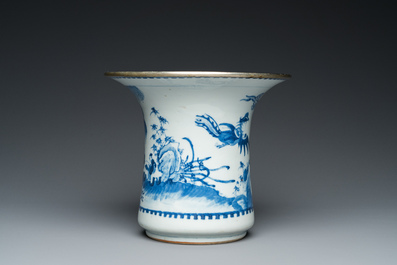 Crachoir en porcelaine de Chine 'Bleu de Hue' pour le roi du Vietnam Khai Dinh, marque Nội phủ đ&atilde;i tạo 內府待造, vers 1924