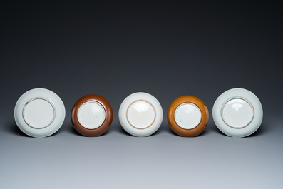 Collection vari&eacute;e de tasses et soucoupes en porcelaine de Chine, 18/19&egrave;me