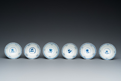 Six tasses et soucoupes en porcelaine de Chine en bleu et blanc, marque de Yu 玉, Kangxi