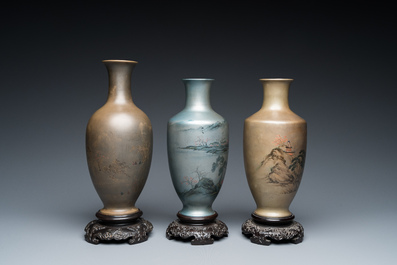 Trois vases sur socles en laque de Fuzhou ou Foochow, Chine, 2&egrave;me moiti&eacute; du 20&egrave;me