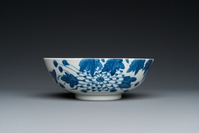 Bol en porcelaine de Chine 'Bleu de Hue' pour le Vietnam, marque Nhược th&acirc;m tr&acirc;n t&agrave;ng 若深珍藏, 19&egrave;me