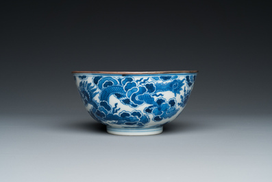 Een Chinese blauw-witte 'Bleu de Hue' kom voor de Vietnamese markt, Minh Mạng Nian Zhi 明命年製 merk, ca. 1830-40