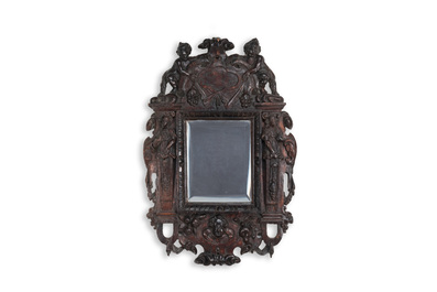 Miroir en ch&ecirc;ne sculpt&eacute; &agrave; d&eacute;cor de ch&eacute;rubins et de cariatides, les Pays-Bas, 17&egrave;me