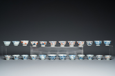 44 tasses et 62 soucoupes en porcelaine de Chine en bleu et blanc, famille rose et de style Imari, Kangxi et post&eacute;rieur