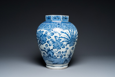 An octagonal Japanese blue and white Arita 'peacocks' vase, Edo, 17/18th C.