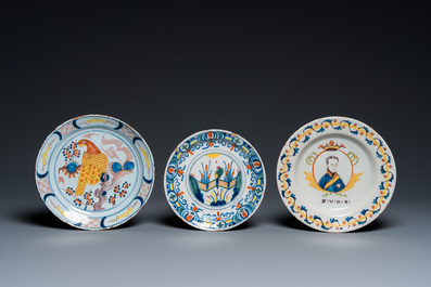 Six assiettes en fa&iuml;ence polychrome de Delft, 18&egrave;me