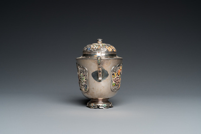 Hiratsuka Mohei (Japan, 1836-?, toegeschr. aan): Een ge&euml;mailleerde en opengewerkte zilveren 'koro' wierookbrander, Meiji, 19e eeuw