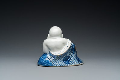Bouddha en porcelaine de Chine en bleu et blanc, marque de You Lin Ji Zao 游林記造, R&eacute;publique